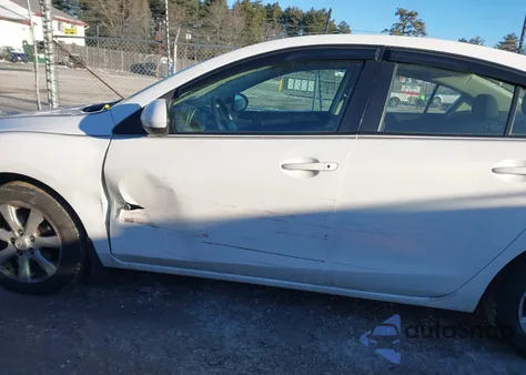 2010 Mazda Mazda3 I Touring z USA, uszkodzony, nr VIN JM1BL1SG2A1329052